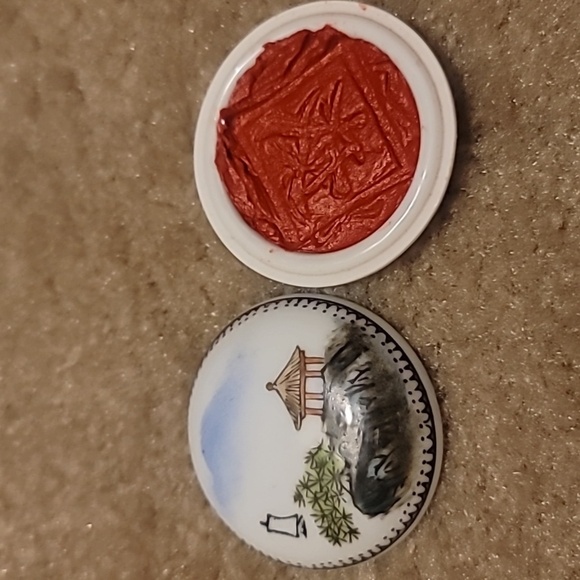 Porcelain Seal Pot - Picture 2 of 4